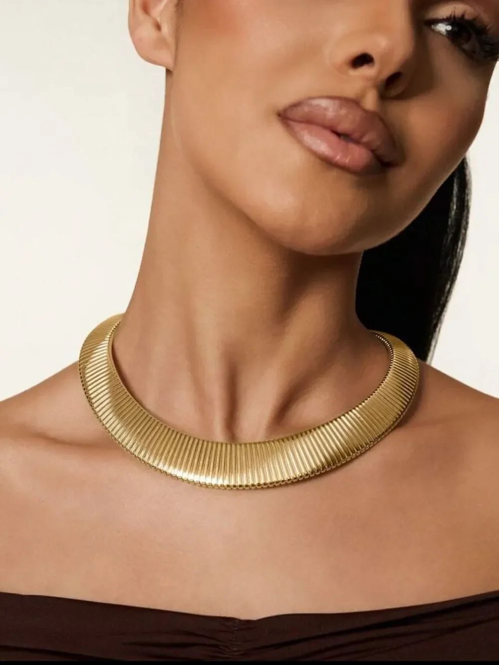 Gold Ribbed Collar Necklace R707